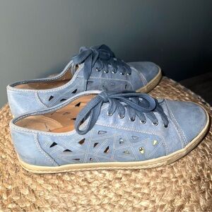 Earth Pomelo Leather Sneakers